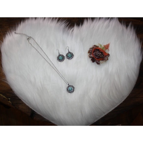 Vintage Look Women's Necklace & Earring Set Turquoise Silver Filigree NWT - Picture 1 of 4